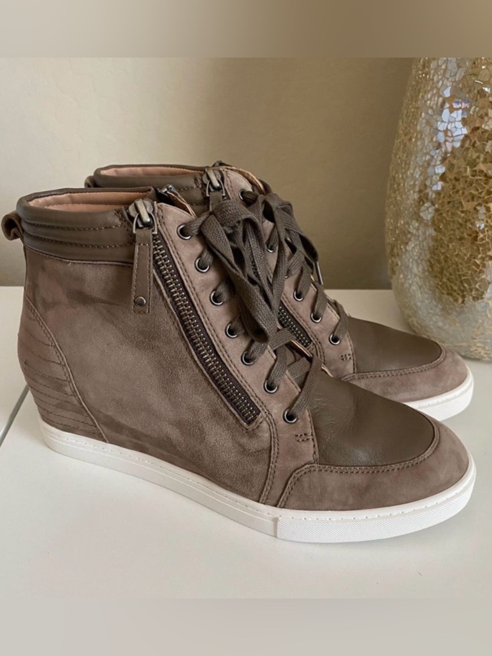LINEA PAOLO Niya Wedge Sneaker Mocha Suede Size 8
